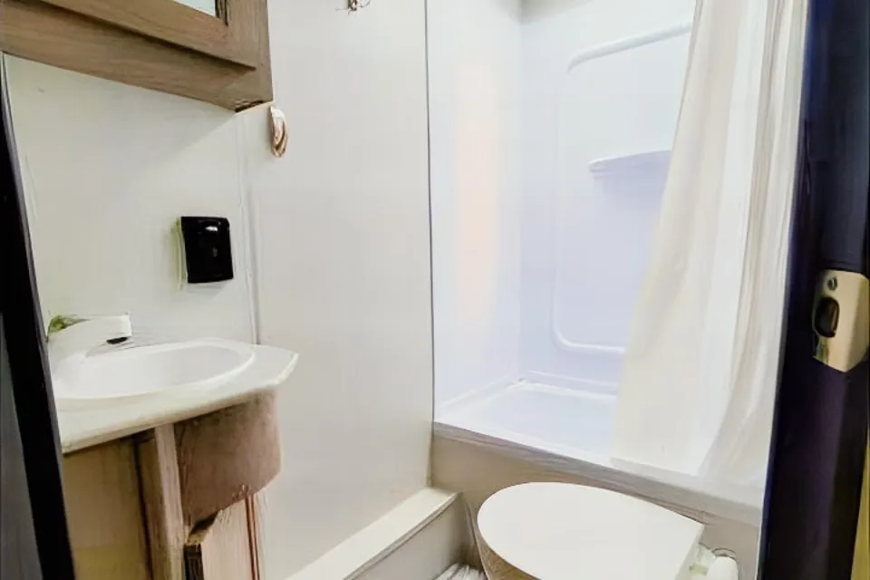 2021 Keystone Luxury Hideout Travel Trailer