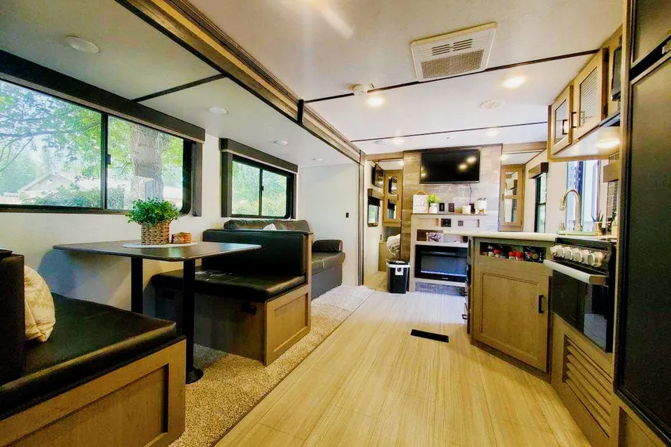 2021 Keystone Luxury Hideout Travel Trailer