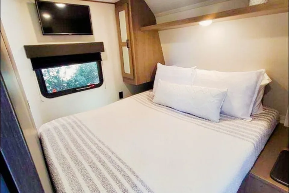 2021 Keystone Luxury Hideout Travel Trailer