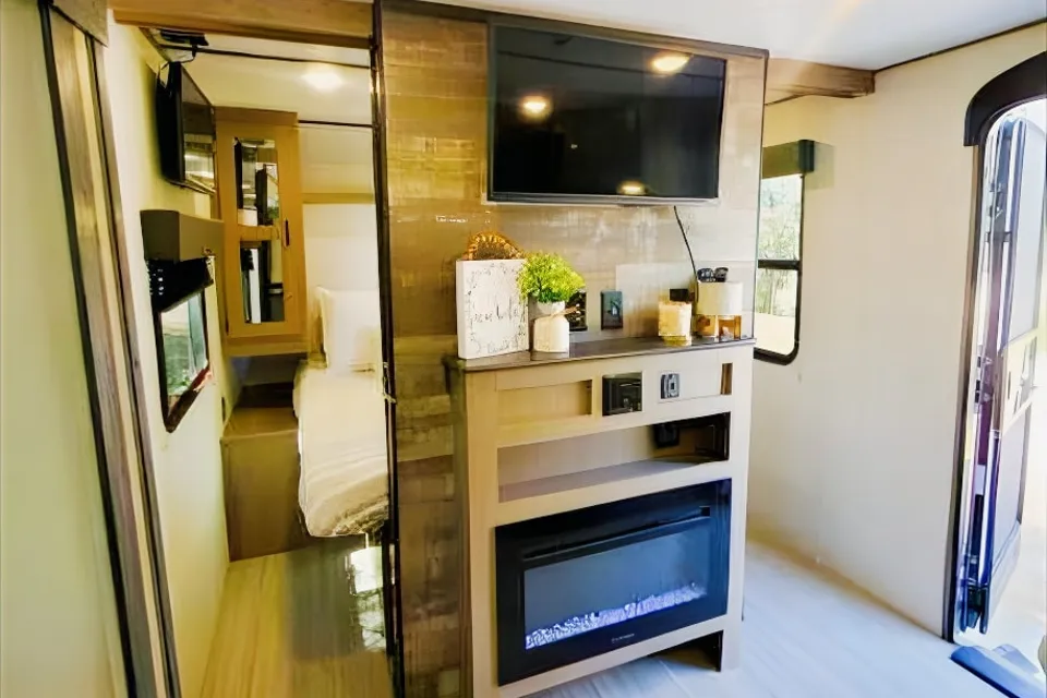 2021 Keystone Luxury Hideout Travel Trailer