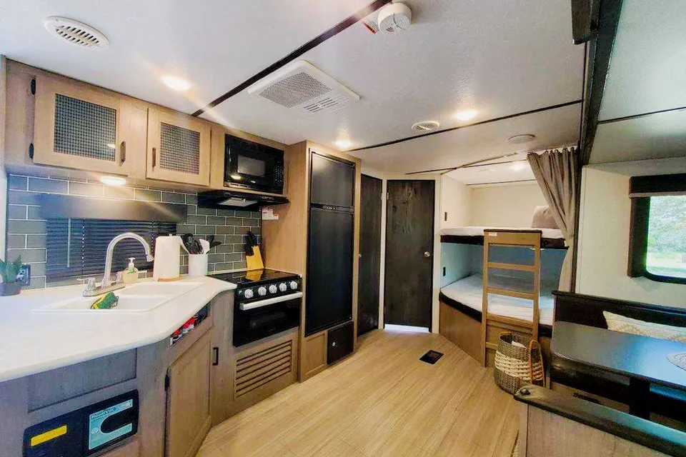 2021 Keystone Luxury Hideout Travel Trailer