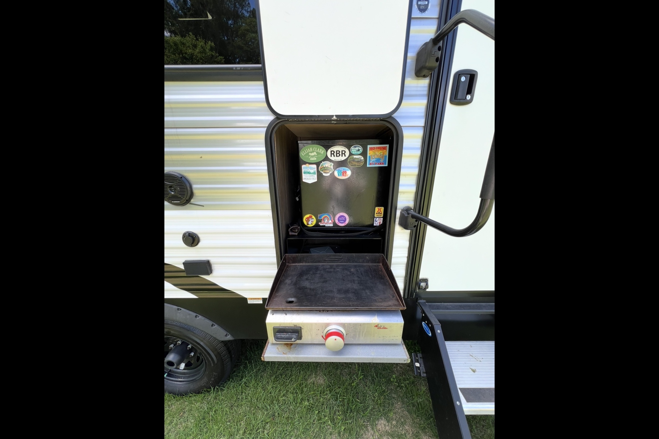 Chaz's Forest River Della Terra 271BH Travel Trailer