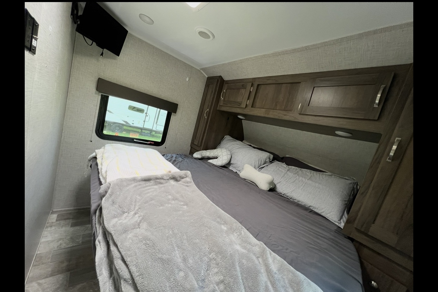 Chaz's Forest River Della Terra 271BH Travel Trailer