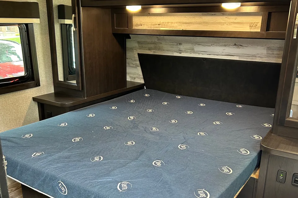 Davis Jayco JayFeather 27BHB Travel Trailer