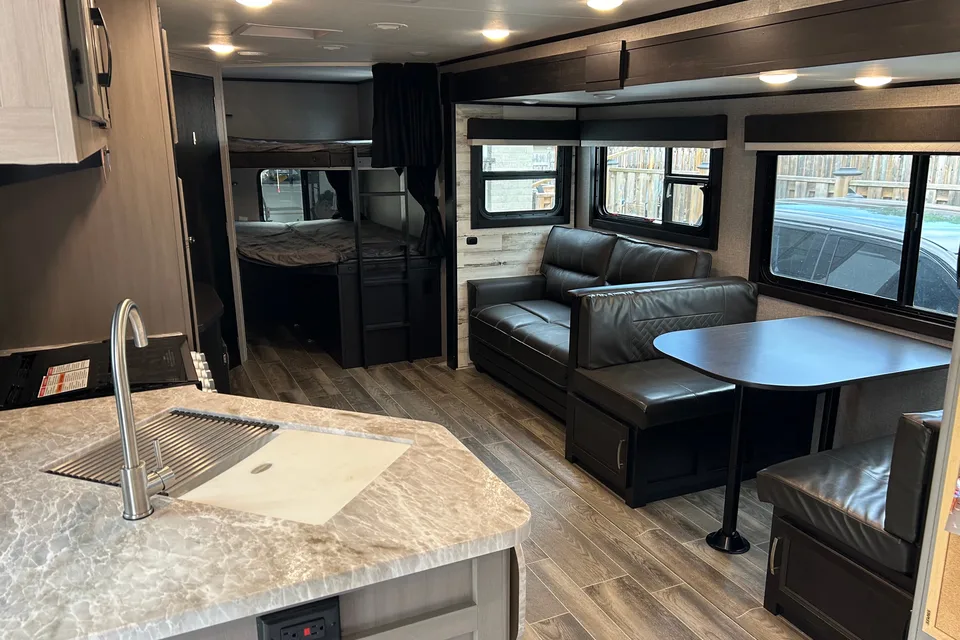 Davis Jayco JayFeather 27BHB Travel Trailer