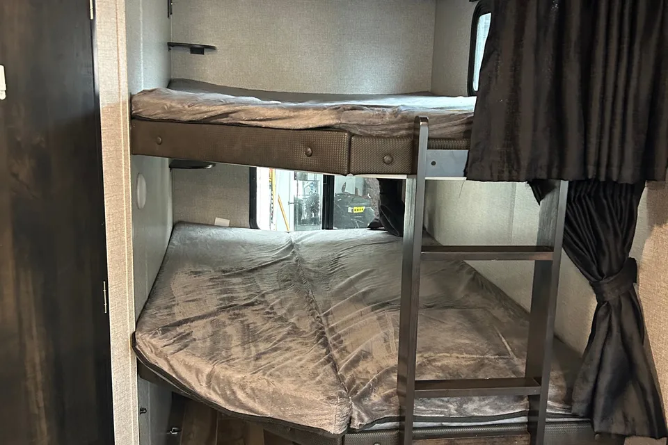 Davis Jayco JayFeather 27BHB Travel Trailer
