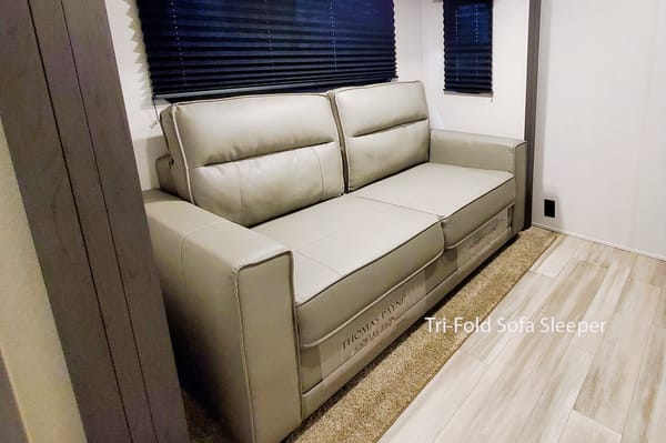 2 BEDROOM FAMILY SIZE - LARGE LIVING SPACE - SLEEPS 8