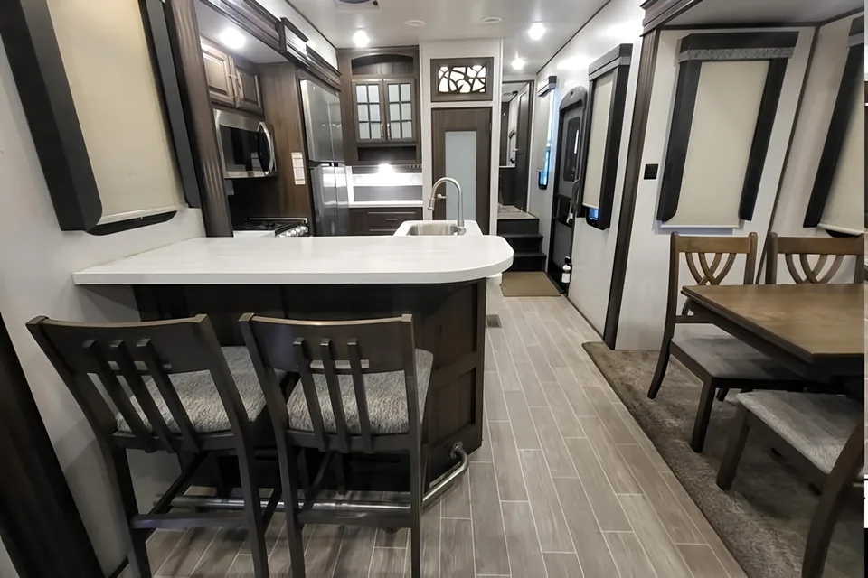 Rv Rentals Way of Life's Keystone Avalanche 338GK Fifth Wheel CA2