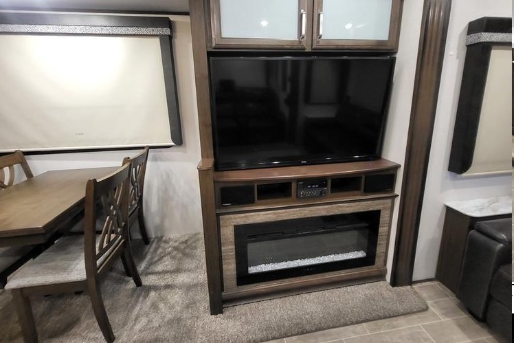 Rv Rentals Way of Life's Keystone Avalanche 338GK Fifth Wheel CA2