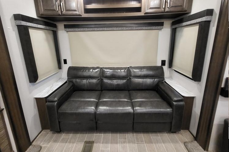 Rv Rentals Way of Life's Keystone Avalanche 338GK Fifth Wheel CA2