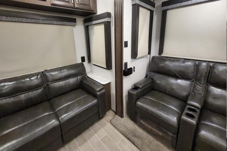 Rv Rentals Way of Life's Keystone Avalanche 338GK Fifth Wheel CA2