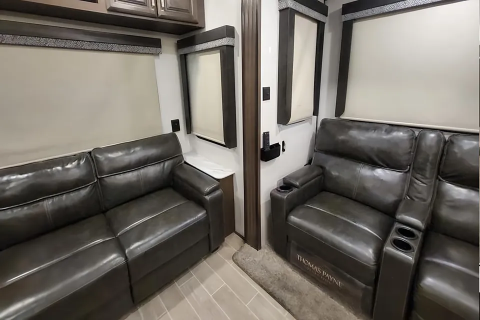 Rv Rentals Way of Life's Keystone Avalanche 338GK Fifth Wheel CA2