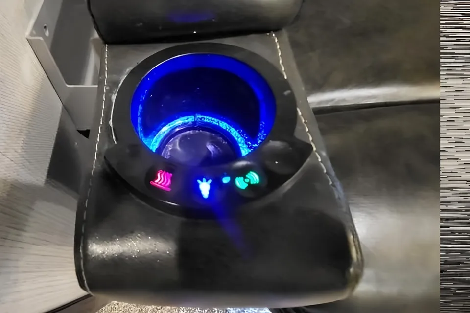 Rv Rentals Way of Life's Keystone Avalanche 338GK Fifth Wheel CA2