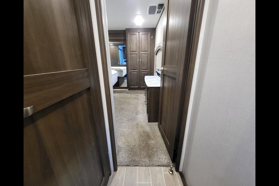 Rv Rentals Way of Life's Keystone Avalanche 338GK Fifth Wheel CA2