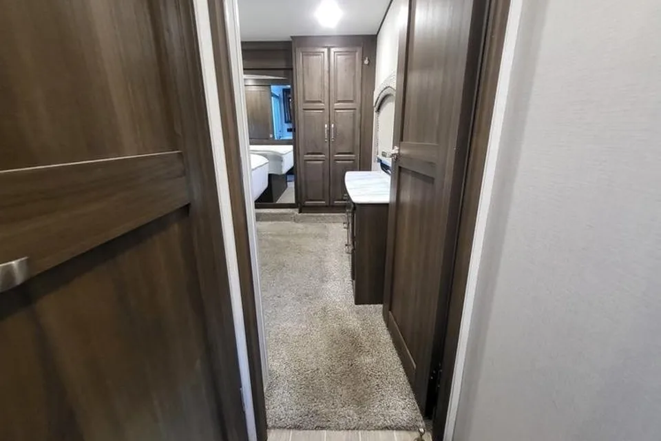 Rv Rentals Way of Life's Keystone Avalanche 338GK Fifth Wheel CA2