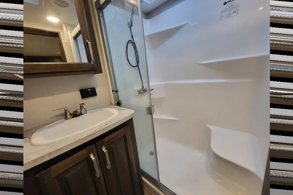 Rv Rentals Way of Life's Keystone Avalanche 338GK Fifth Wheel CA2