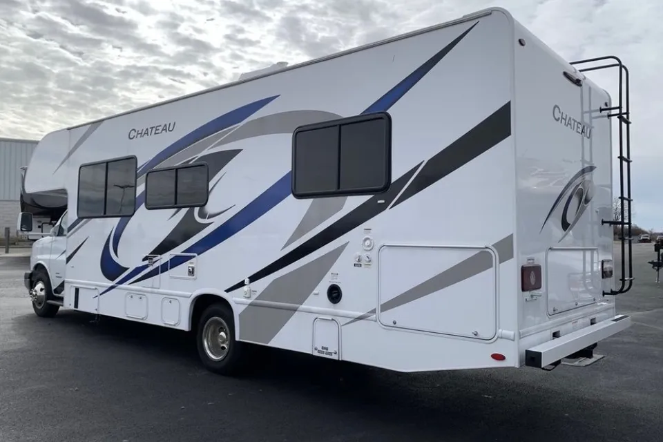 Stephani's Thor Motor Coach Chateau  Class C