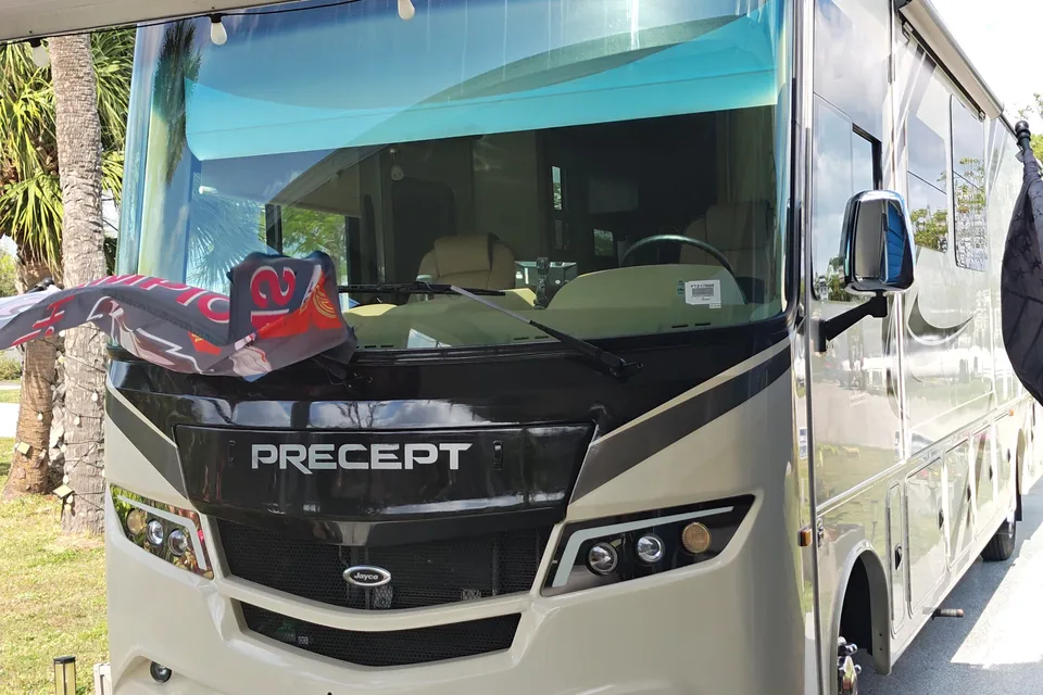 Jonathan's Grayco Precept 34Gg Class A