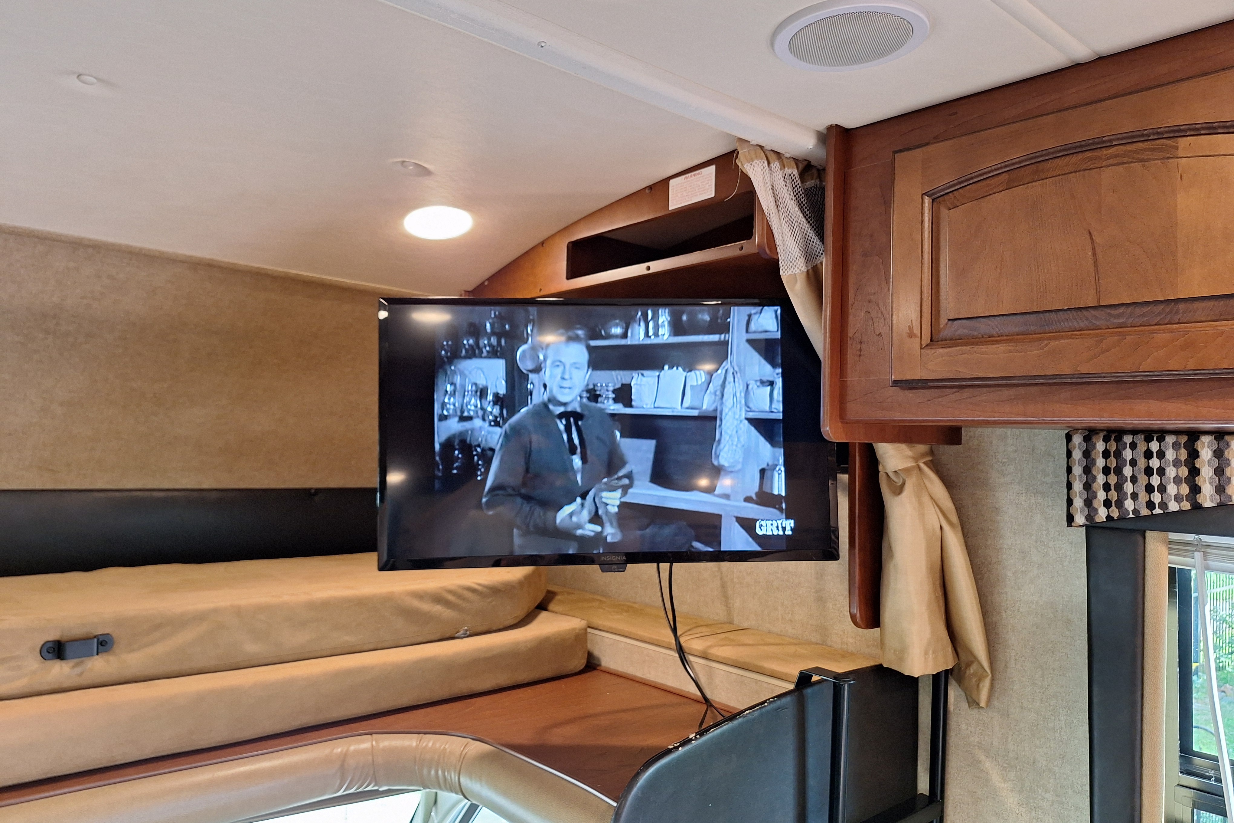 Smooth Sailing RV - Jayco Greyhawk 31FS Class C