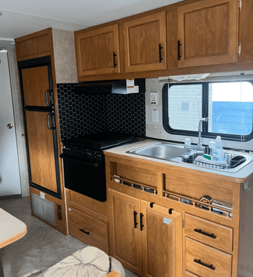 Britt and Brett’s Fleetwood Mallard Travel Trailer