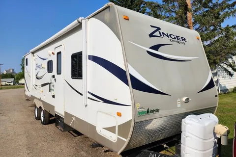 Cheryl's Crossroads Zinger Travel Trailer with Outdoor Kitchen