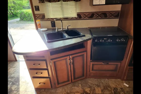 Cheryl's Crossroads Zinger Travel Trailer with Outdoor Kitchen