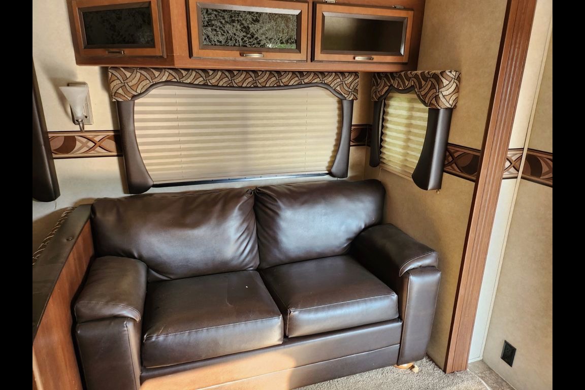 Cheryl's Crossroads Zinger Travel Trailer with Outdoor Kitchen