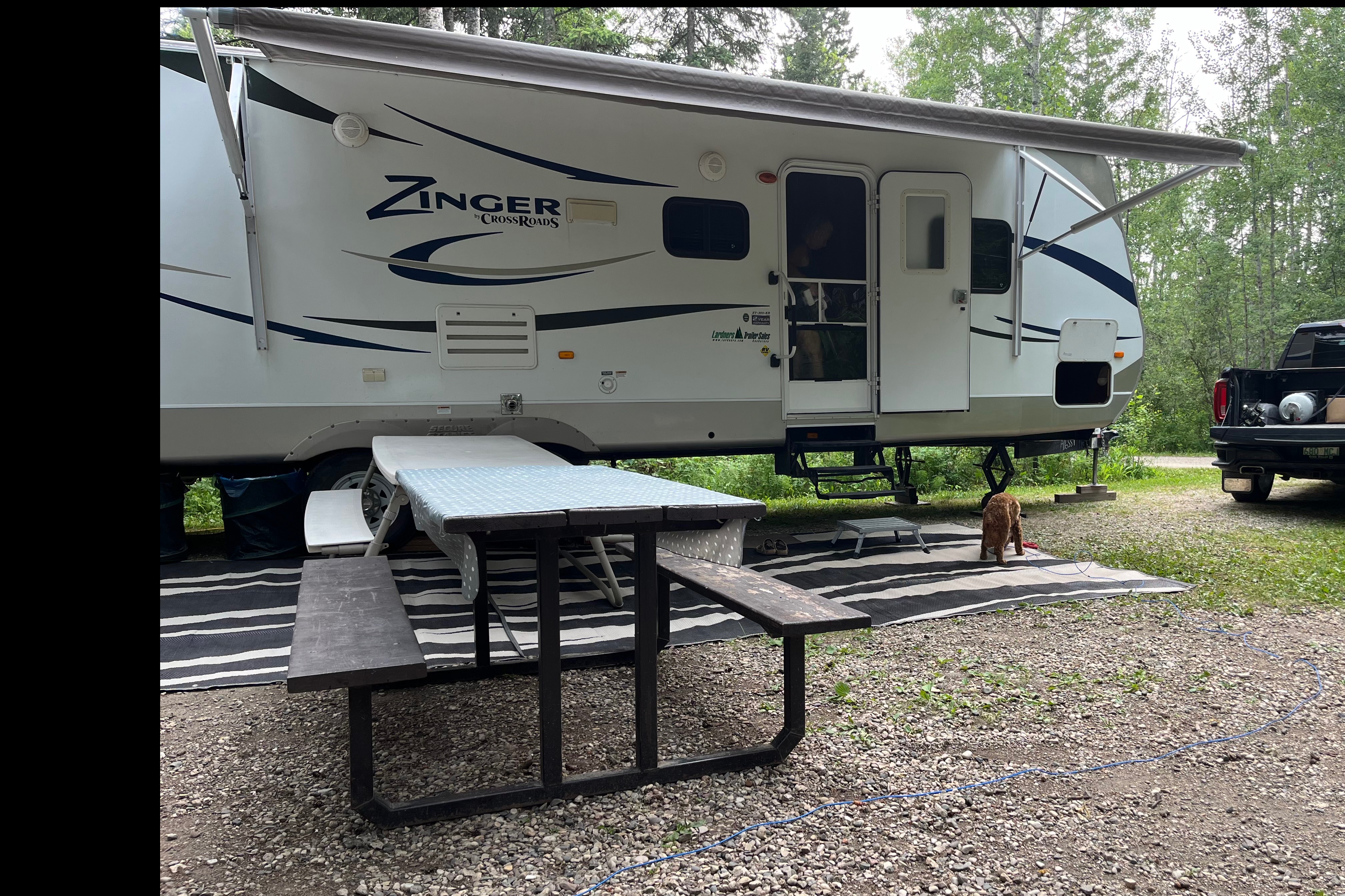 Cheryl's Crossroads Zinger Travel Trailer with Outdoor Kitchen