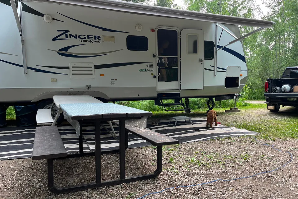 Cheryl's Crossroads Zinger Travel Trailer with Outdoor Kitchen