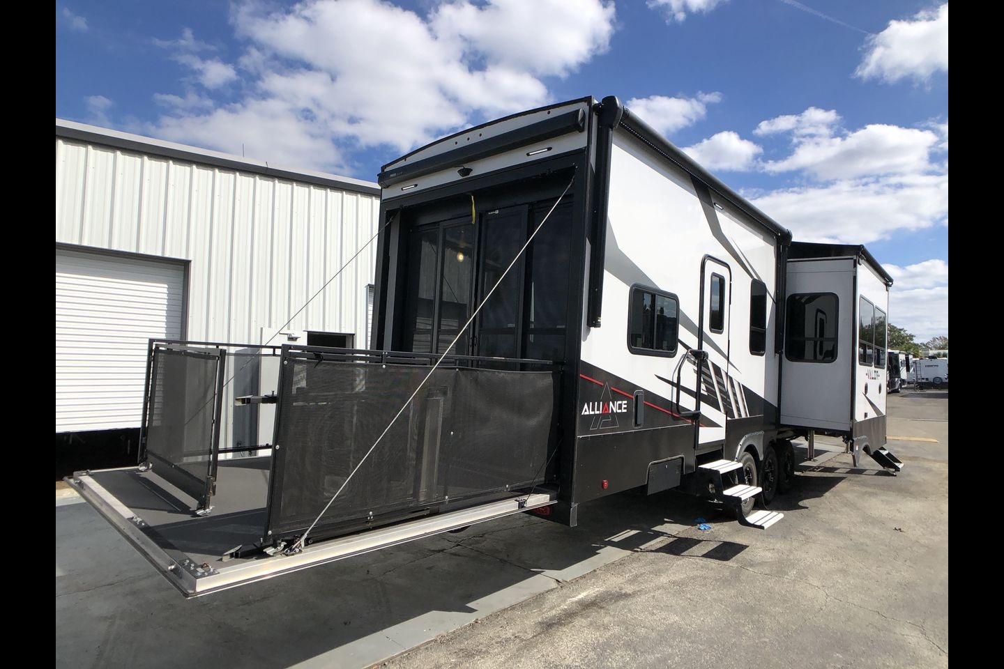Tom's Alliance RV Valor 41v15 Toy Hauler
