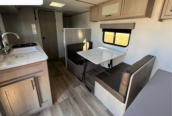 Daniel's Coleman 17b Travel Trailer W/Electric Fireplace and Coffee Machine and Bluetooth Radio!!!
