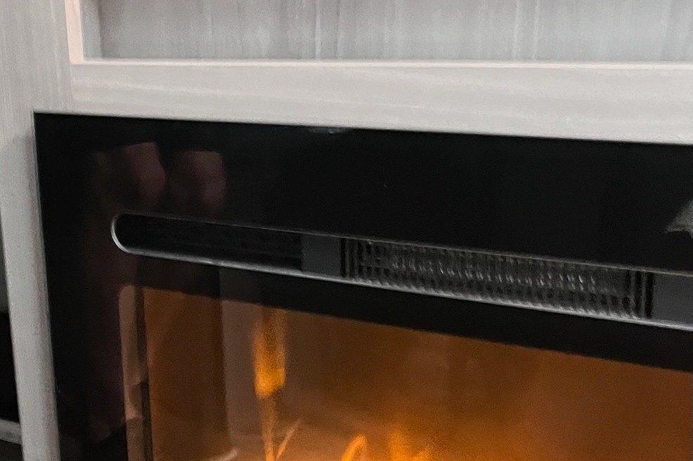 Daniel's Coleman  17b Travel Trailer W/Electric Fireplace and Coffee Machine and Bluetooth Radio!!!