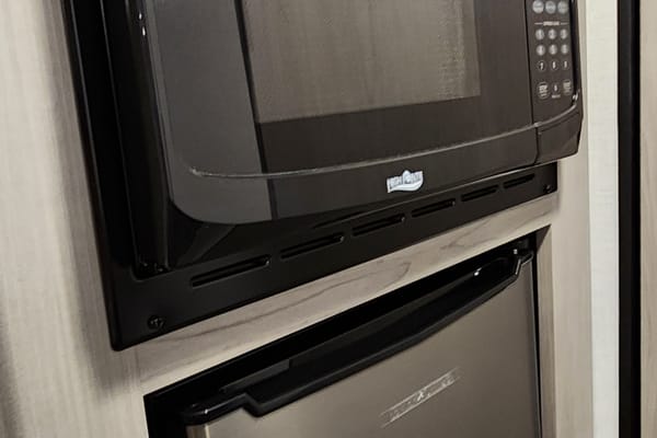 Daniel's Coleman 17b Travel Trailer W/Electric Fireplace and Coffee Machine and Bluetooth Radio!!!