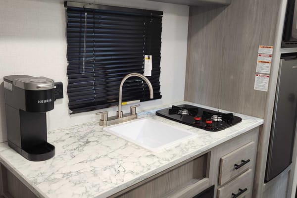 Daniel's Coleman 17b Travel Trailer W/Electric Fireplace and Coffee Machine and Bluetooth Radio!!!