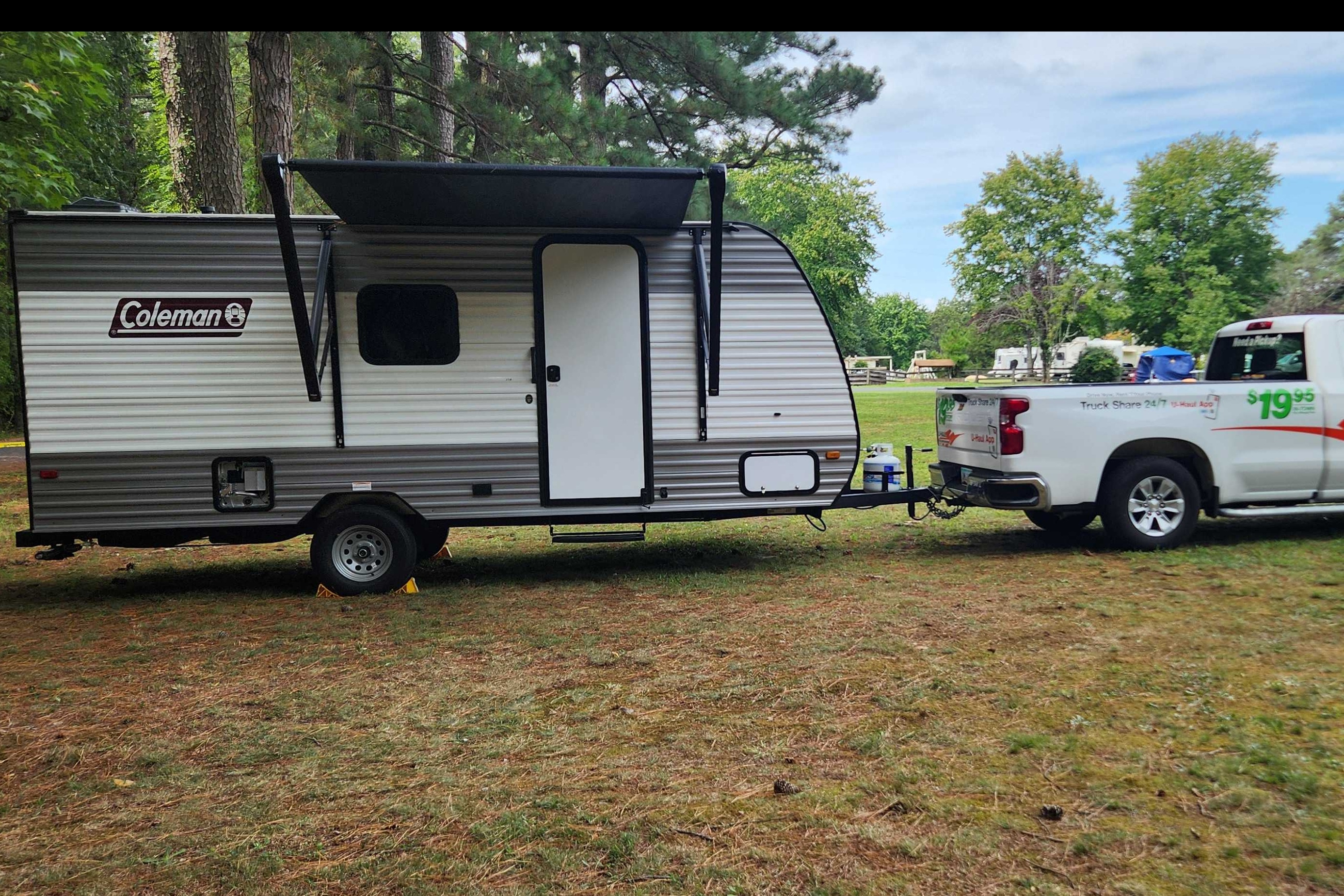 Daniel's Coleman  17b Travel Trailer W/Electric Fireplace and Coffee Machine and Bluetooth Radio!!!