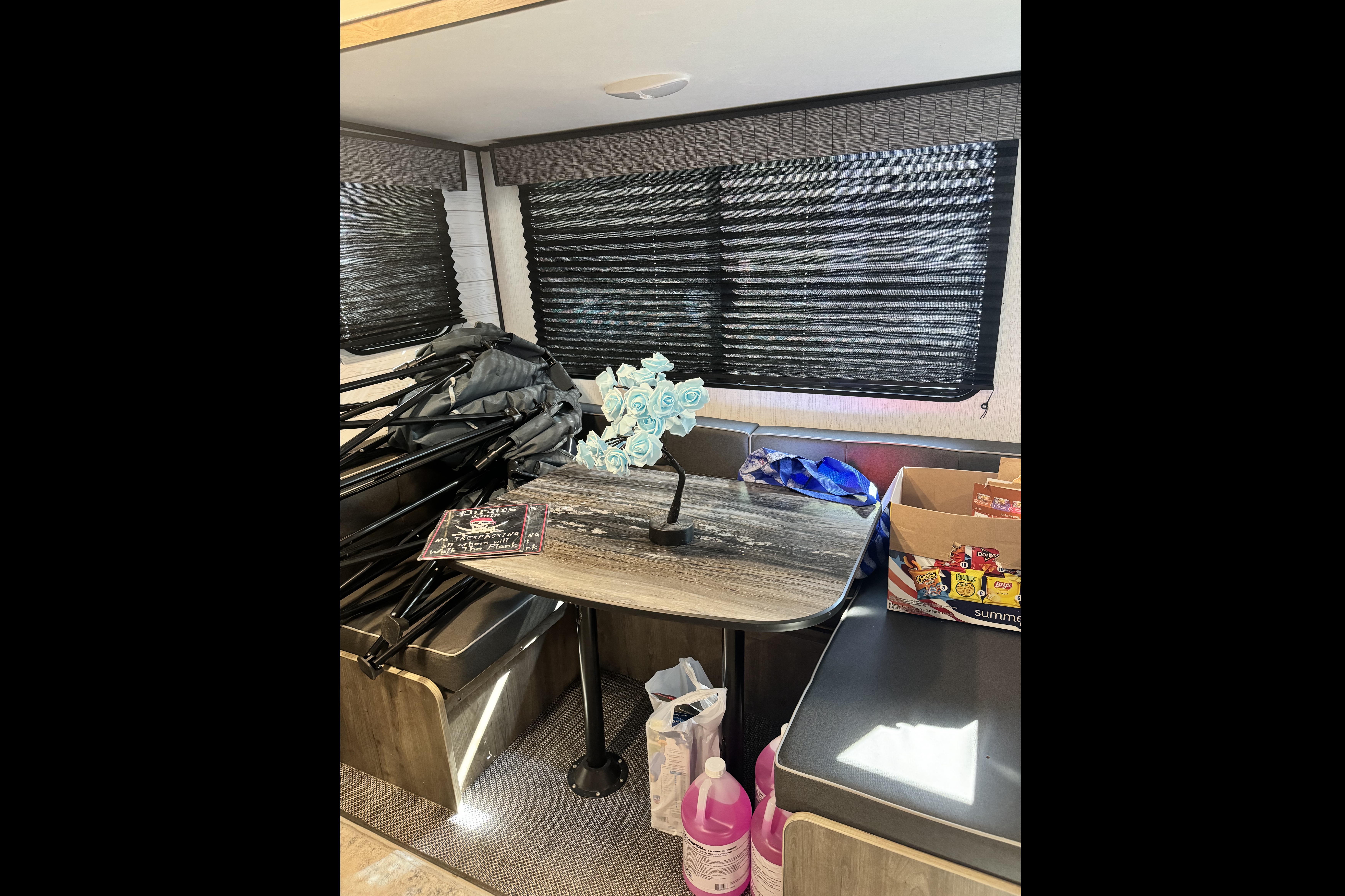 Linda’s 2022 travel trailer with bunkhouse & outdoor kitchen