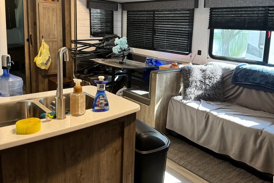 Linda’s 2022 travel trailer with bunkhouse & outdoor kitchen