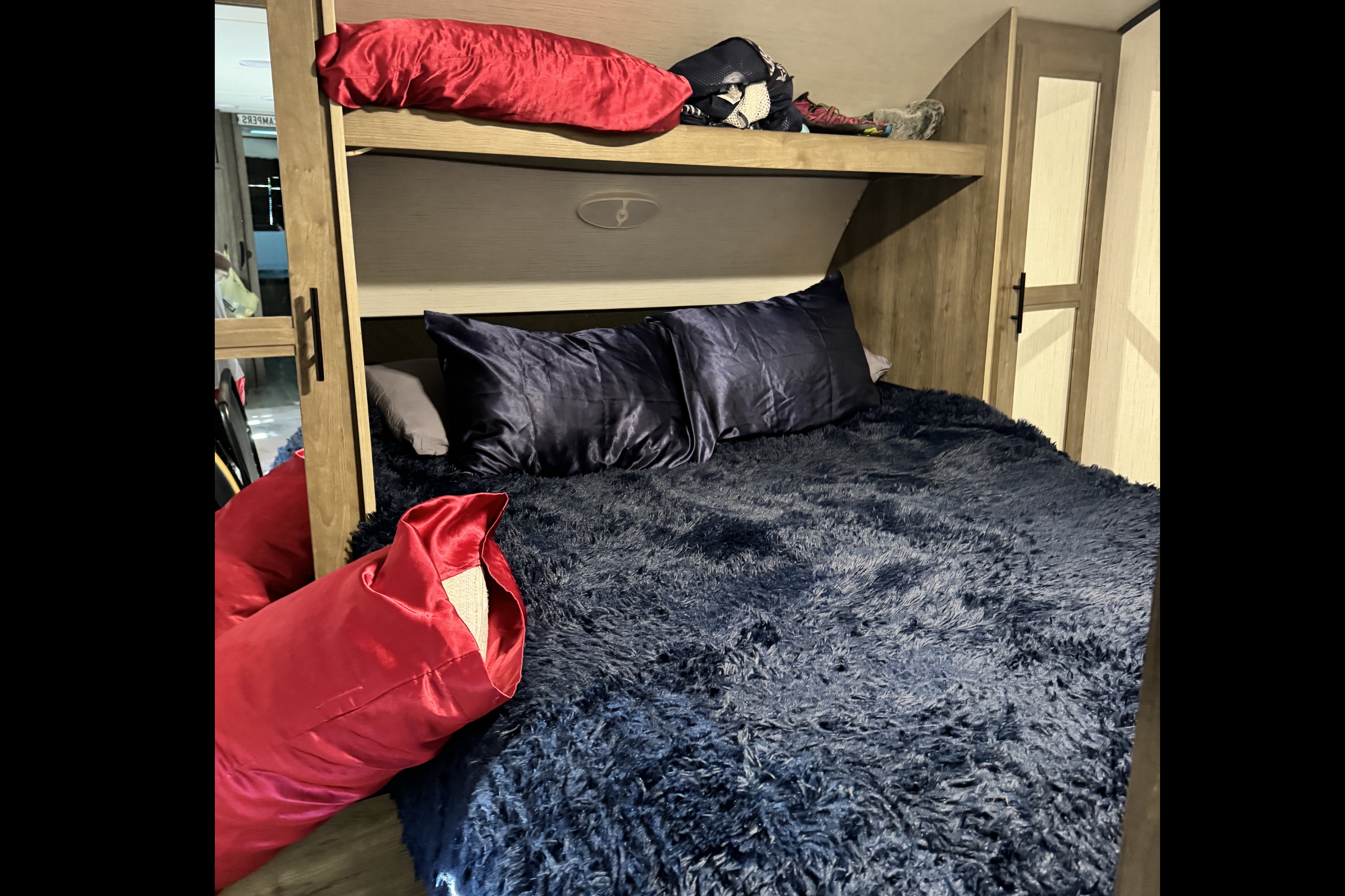 Linda’s 2022 travel trailer with bunkhouse & outdoor kitchen