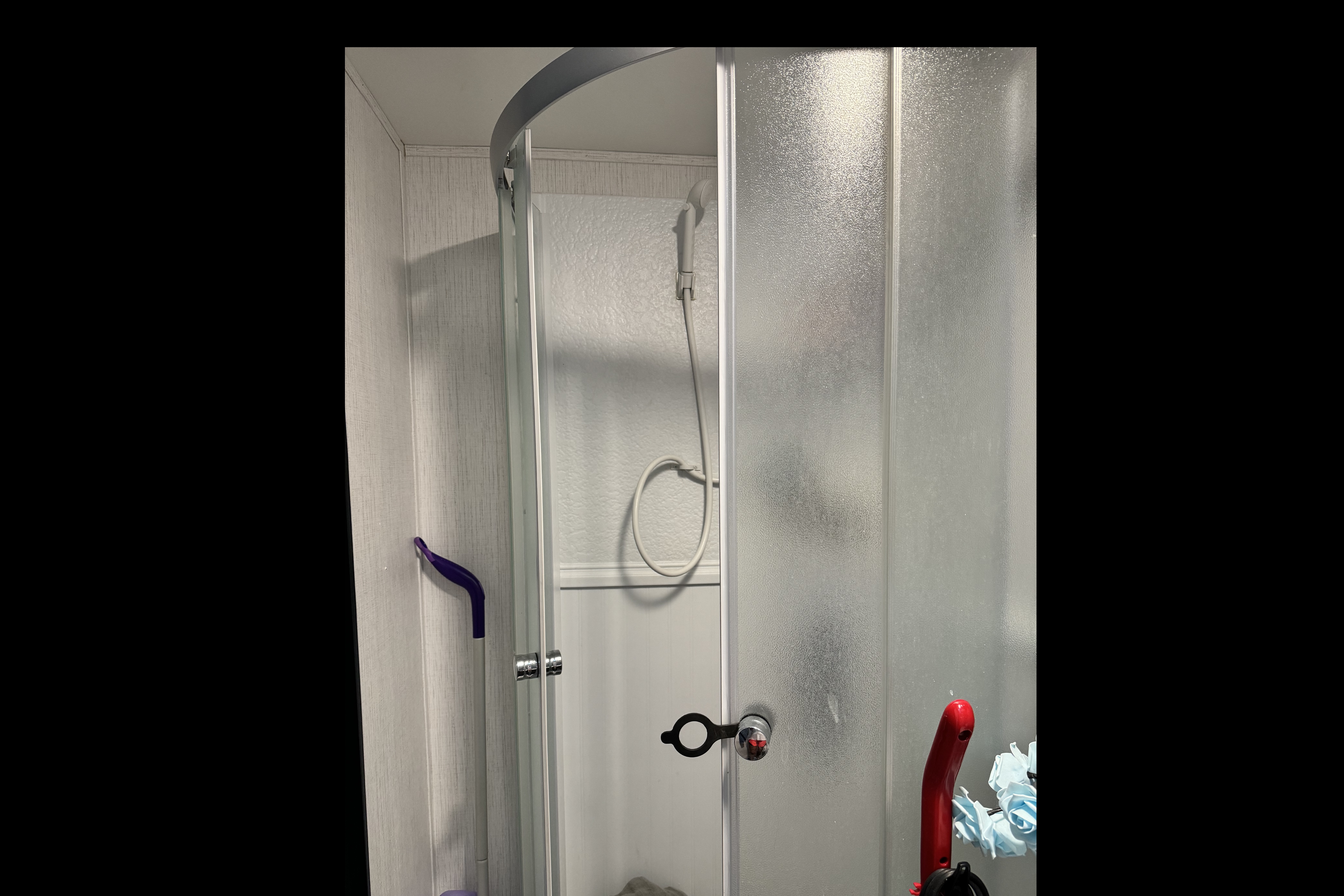 Linda’s 2022 travel trailer with bunkhouse & outdoor kitchen