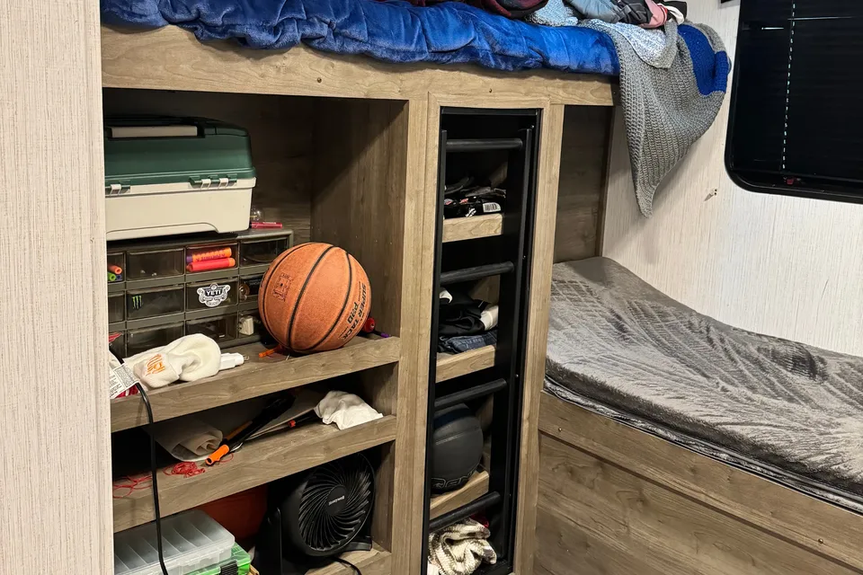 Linda’s 2022 travel trailer with bunkhouse & outdoor kitchen