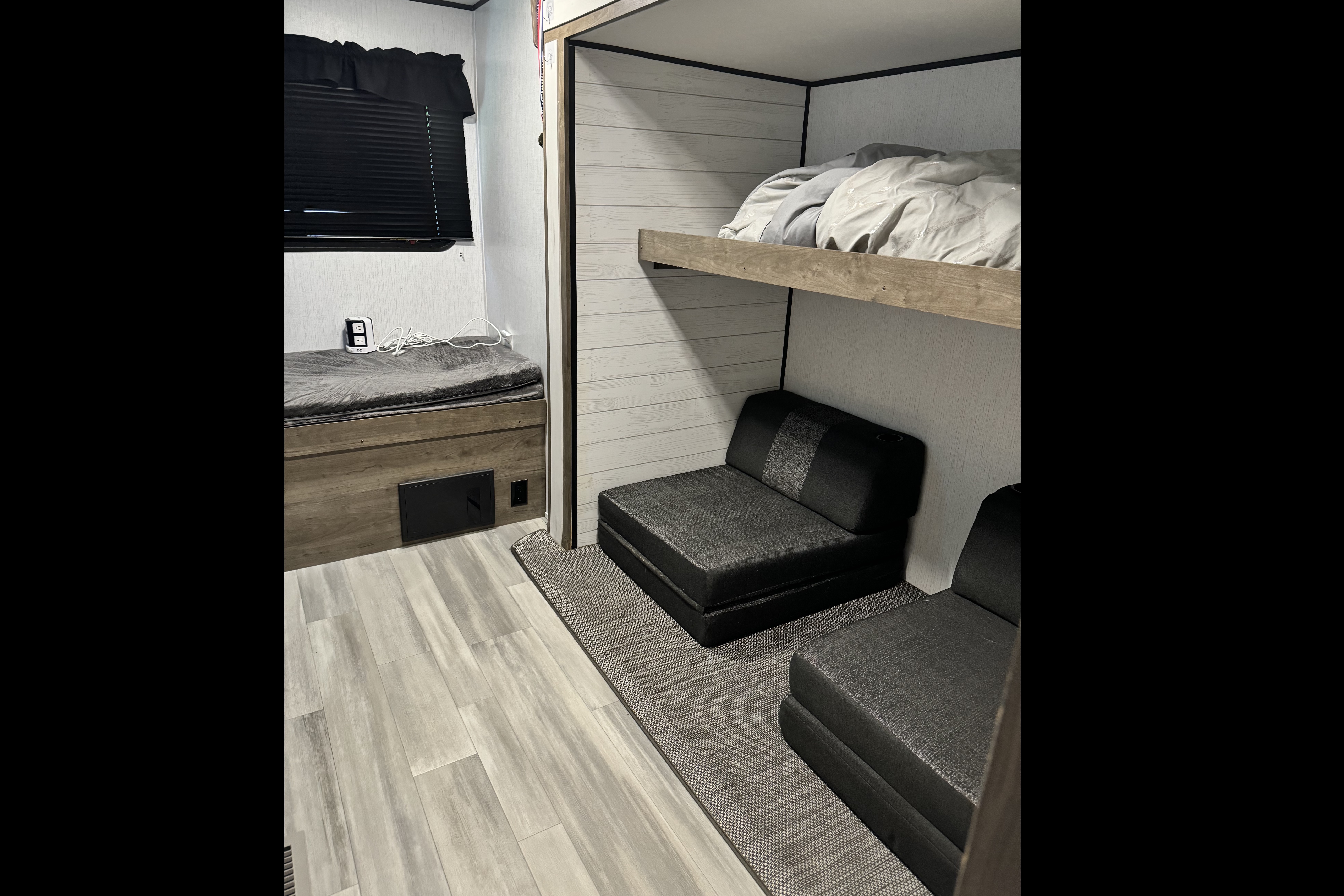 Linda’s 2022 travel trailer with bunkhouse & outdoor kitchen