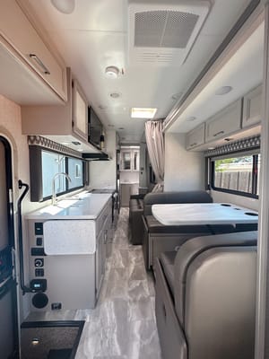 2023 Thor Mercedes Benz Quantum Motorhome Class C