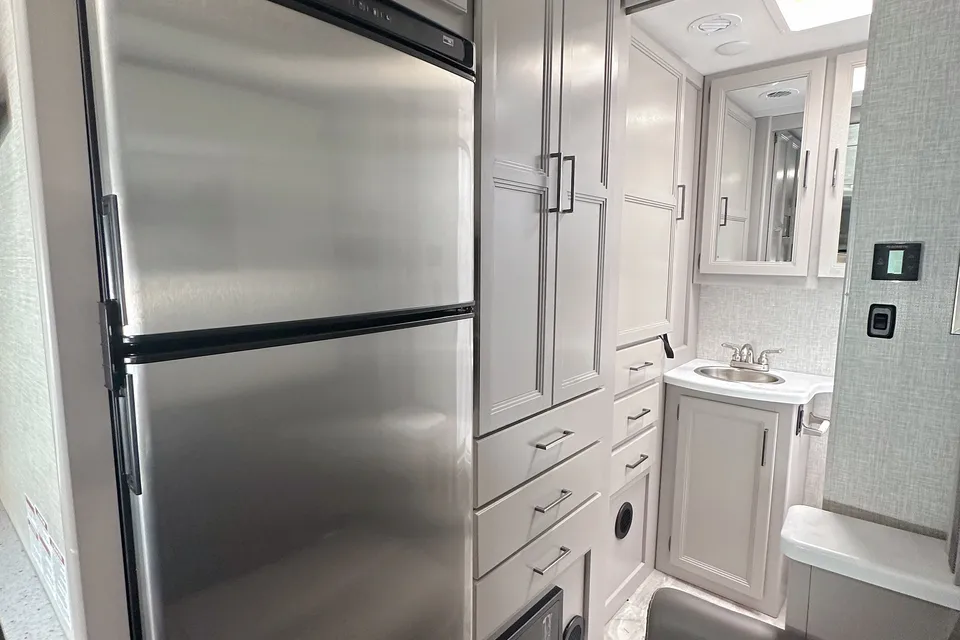 2023 Thor Mercedes Benz Quantum Motorhome Class C