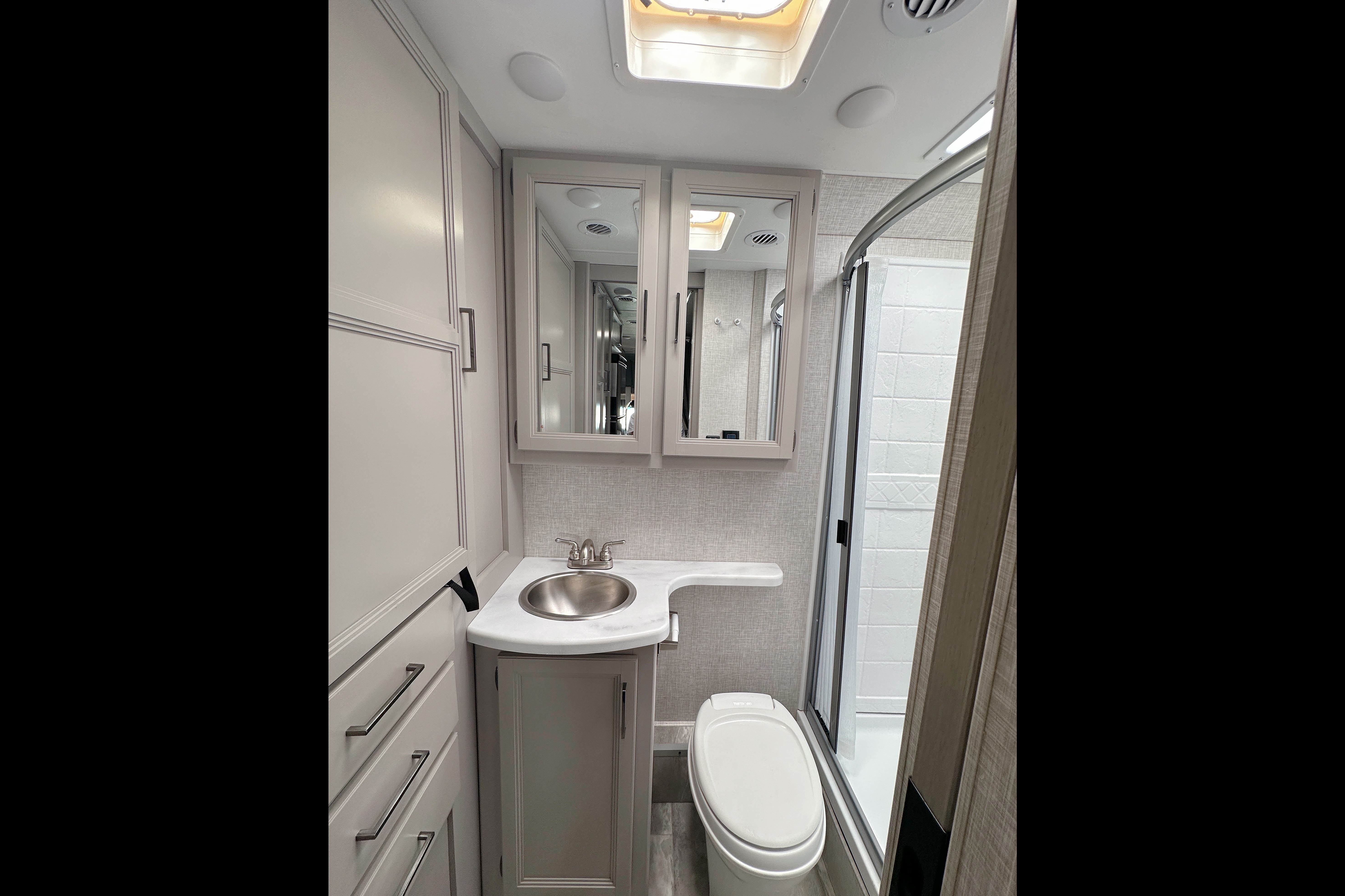2023 Thor Mercedes Benz Quantum Motorhome Class C