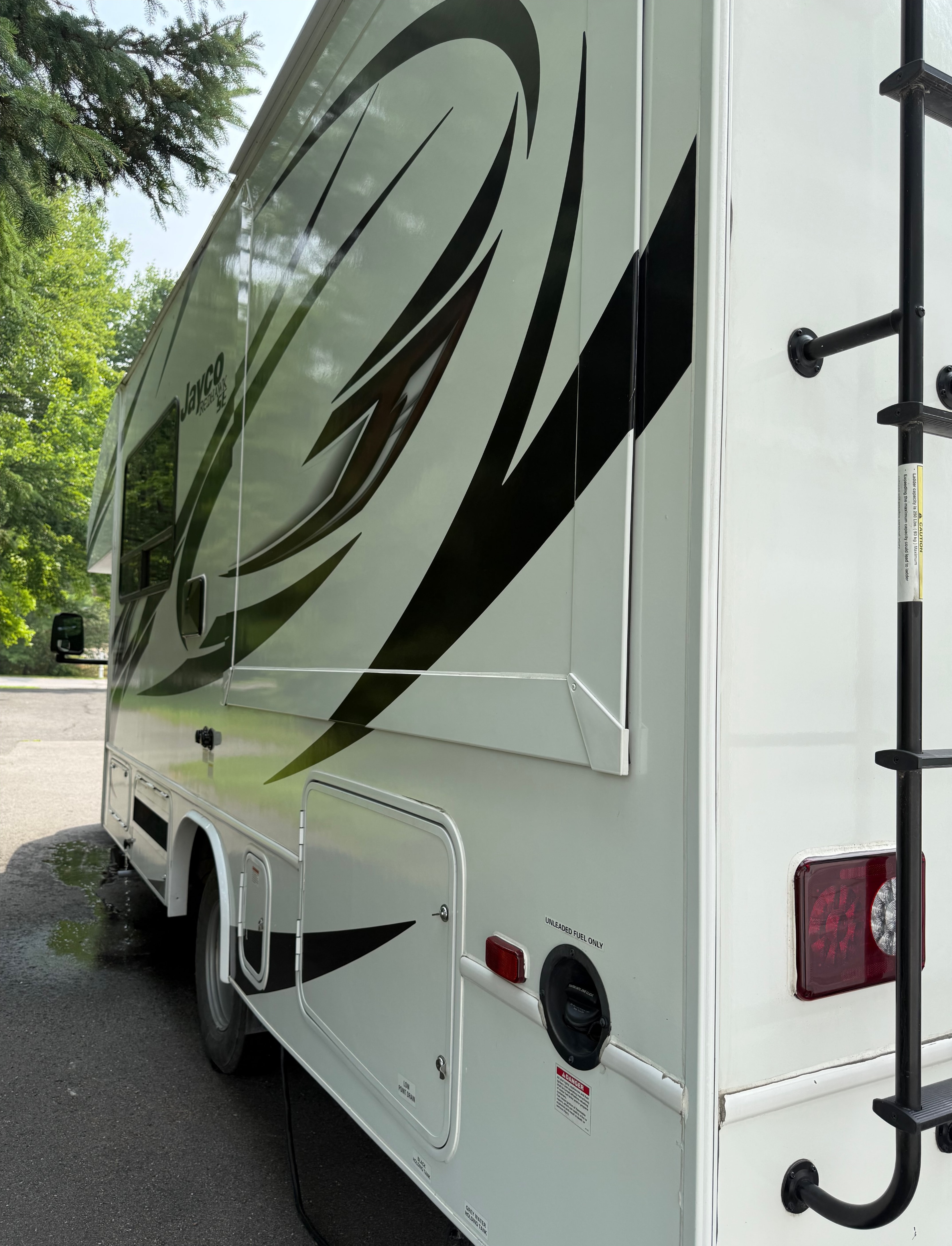 Roxanne's Jayco RedHawks 22c Class C