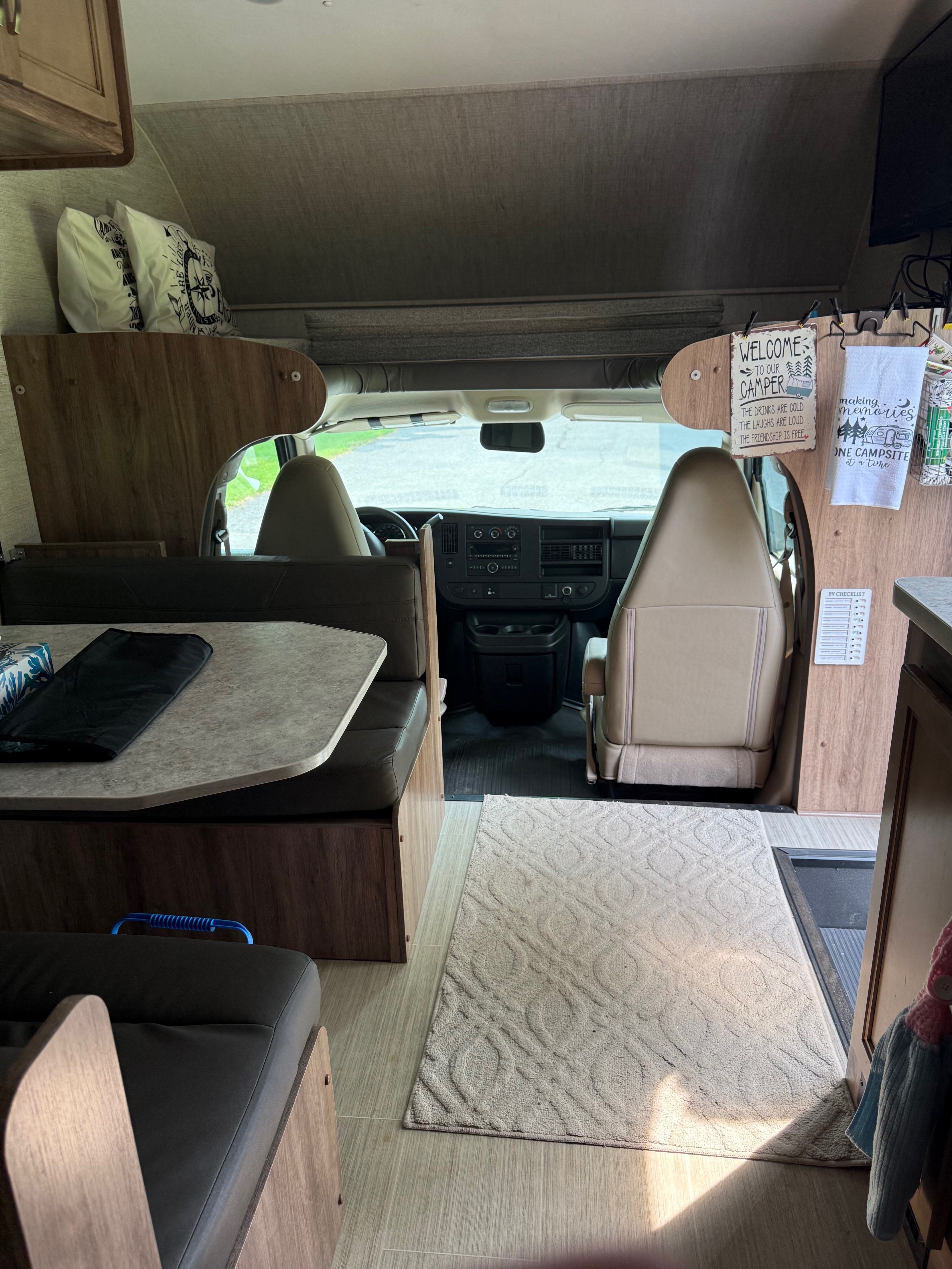 Roxanne's Jayco RedHawks 22c Class C