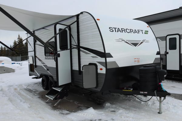 Easy towable, feature-rich Starcraft AutumnRidge 20MB with double bunks