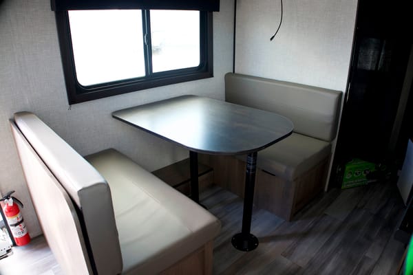 Easy towable, feature-rich Starcraft AutumnRidge 20MB with double bunks