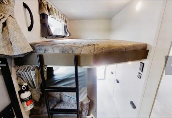 Emmanuel's Flagstaff 27BHWS Travel Trailer