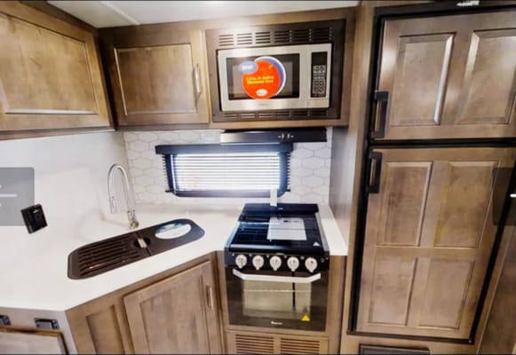 Emmanuel's Flagstaff 27BHWS Travel Trailer